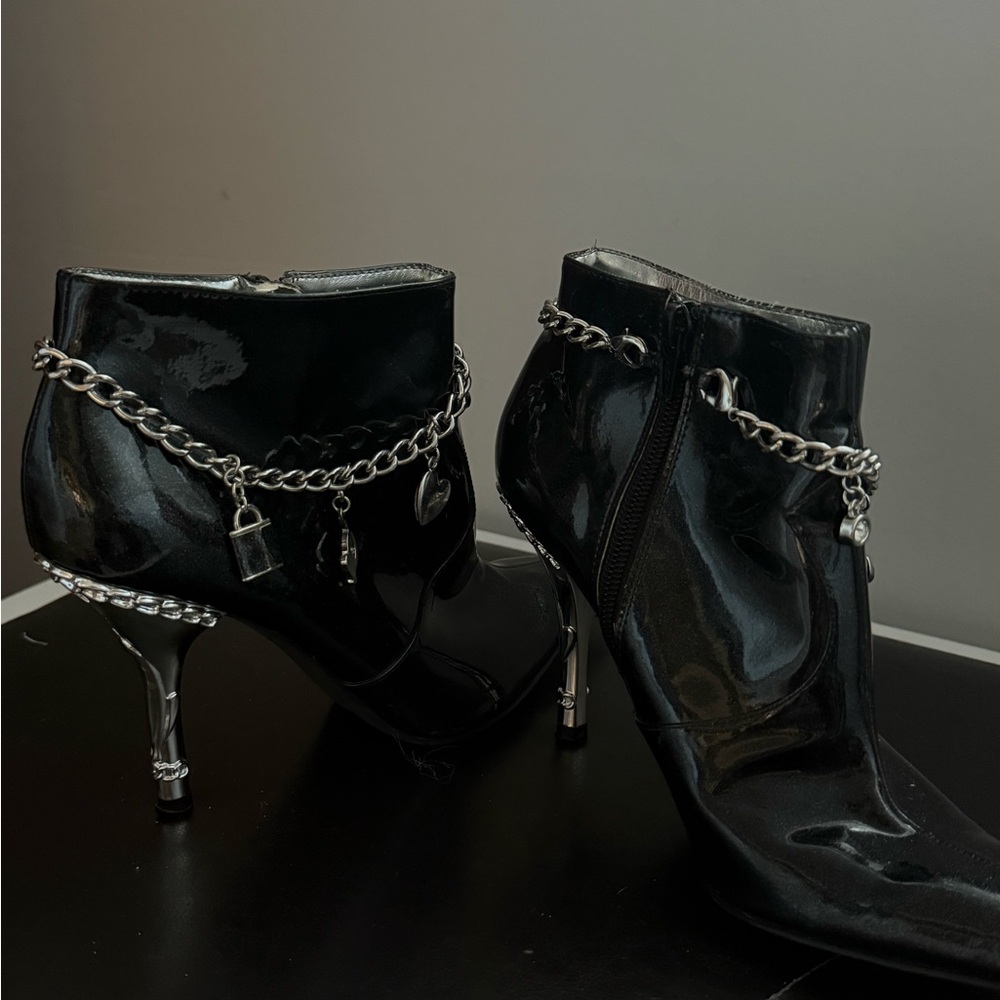 Vintage Baby Phat Glossy Black Ankle Boots w/ Silver Charm Chain Mint Condition - Picture 3 of 6